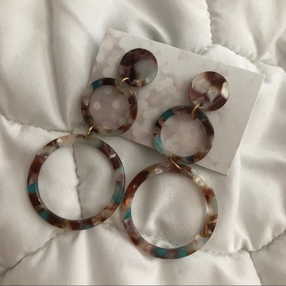 NWOT Multi Color Dangle Earrings